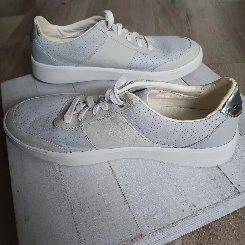 Cole Haan Sz 6.5 Minimalist Casual Gray and White Sneakers